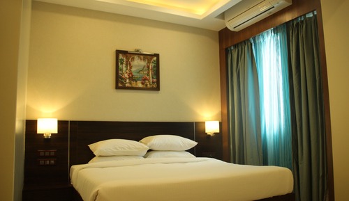 Deluxe Room, Multiple Beds, Non Smoking