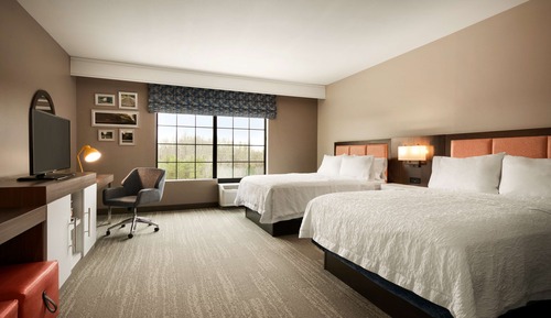 Room, 2 Queen Beds, Refrigerator (Bathtub)
