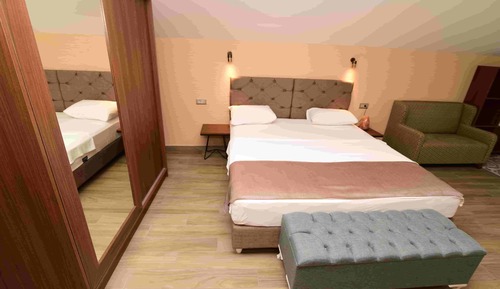 Royal Room, Hot Tub