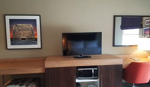 Room, 1 King Bed, Refrigerator & Microwave, Pool View