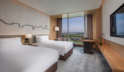 Standard Room, 1 King Bed, Lake View
