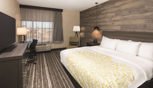 Deluxe Room, 1 King Bed, Accessible, Non Smoking (Mobility/Hearing Impaired Accessible)