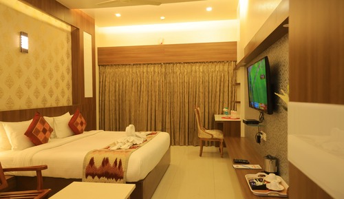 Executive Room, 1 King Bed, City View