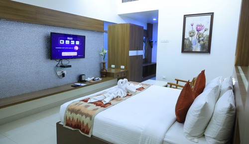 Club Room, 1 Bedroom, City View