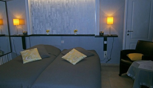 Twin Room (Le 4)
