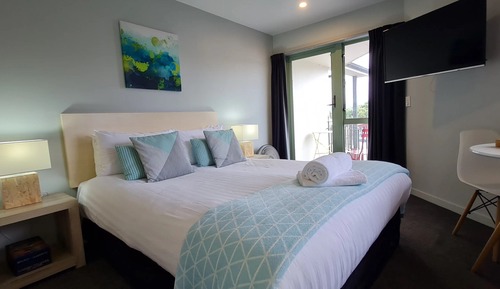 Standard Suite, 1 Queen Bed