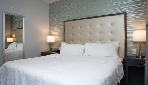 Suite, 1 King Bed, Accessible, Non Smoking (Hearing)
