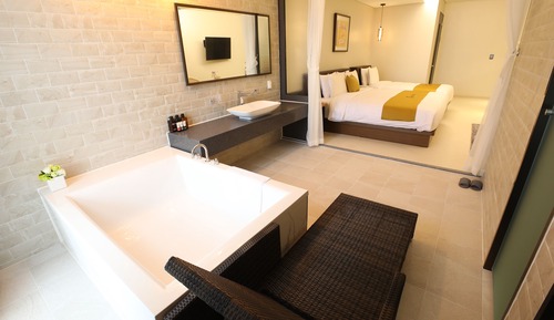 Sunbed Twin Room