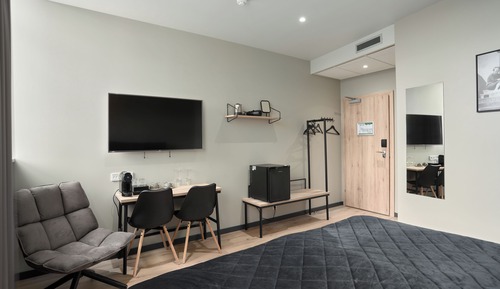 Deluxe Room, 1 Queen Bed, Ground Floor
