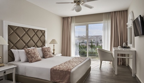 Junior Suite, Pool View