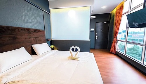 Deluxe Room, 1 Queen Bed