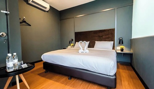 Deluxe Room, 1 King Bed, No Windows