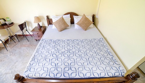 Bungalow Garden Double Bed