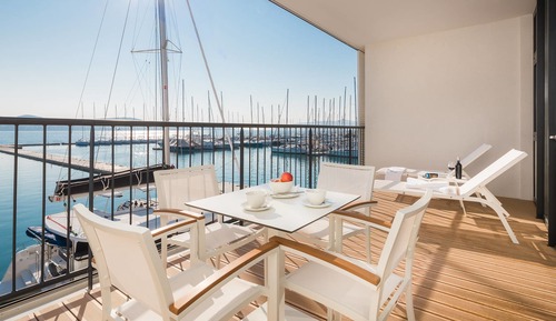 Studio, Sea View