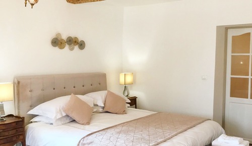 Deluxe Room, 1 King Bed, Garden View