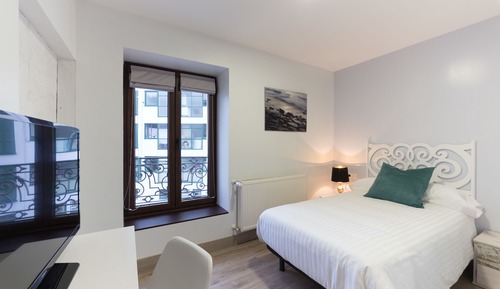 Single Room (205)