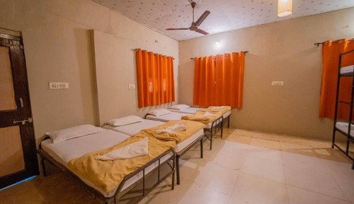Shared Dormitory (6 beds)