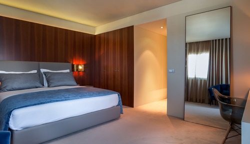 Queen Room, Jetted Tub