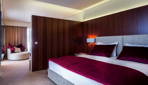 Suite, Jetted Tub