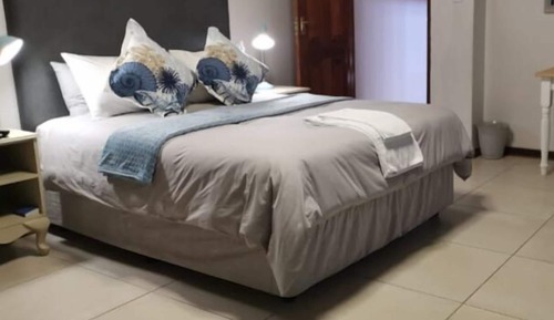 Double Room (8)