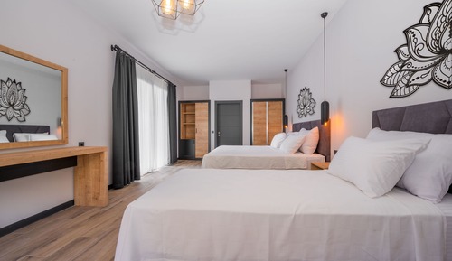 Carob Suite