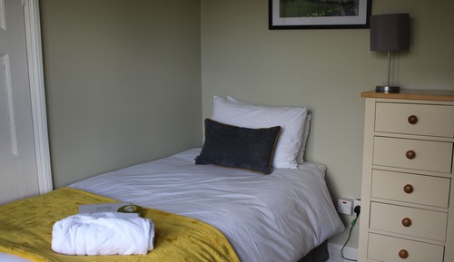 Single Room, Private Bathroom