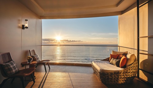 Standard Room, 1 King Bed, Accessible Bathtub, Club Lounge Access (Oceanfront, Accessible Bathtub)