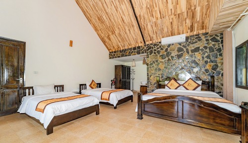 Deluxe Family Room