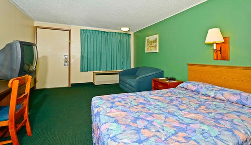 Room, 1 King Bed, Non Smoking, Refrigerator & Microwave