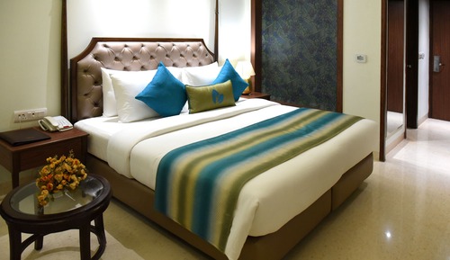 Deluxe Room, 1 King Bed, City View