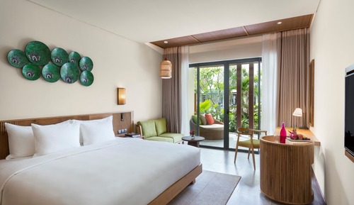 Deluxe Room, 1 King Bed, Garden View