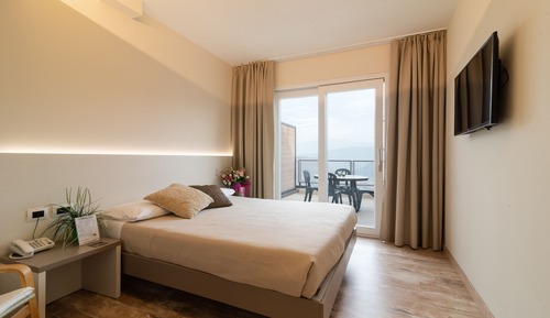 Superior Triple Room, Lake View