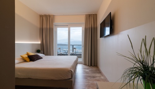 Deluxe Double Room, Lake View