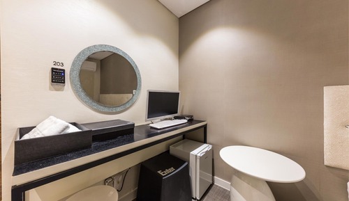 Standard Room, 1 Queen Bed, Smoking, Private Bathroom