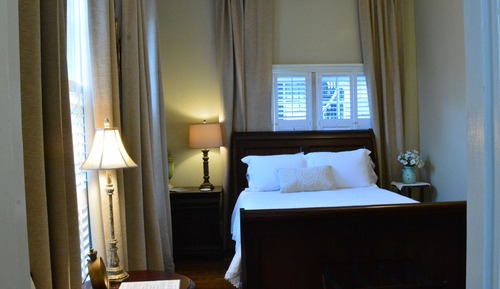 Deluxe Suite, 1 Queen Bed, Private Bathroom, Ground Floor
