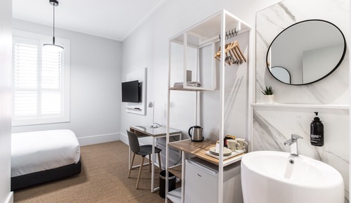 Deluxe Twin Room (Shared Bathroom)
