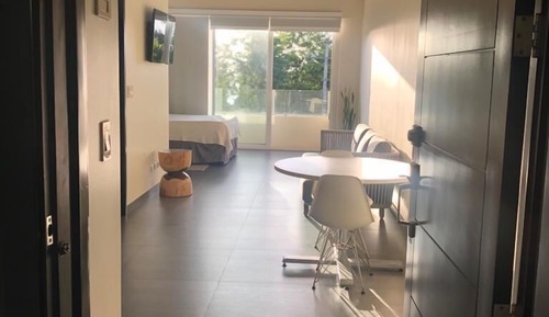 Deluxe Studio