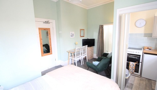 Basic Room, Ensuite (Apartment 7)