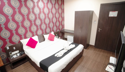 Executive Room, 1 King Bed, Refrigerator, City View
