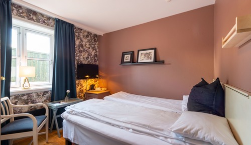 Double Room (Mini)