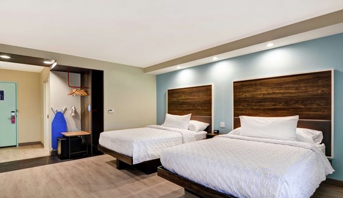Room, 2 Queen Beds, Accessible, Bathtub