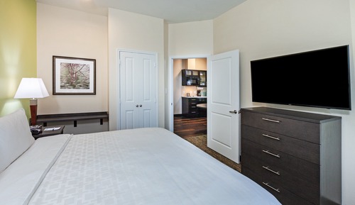 Suite, 1 King Bed, Accessible (Comms, Mobil, Access Tub)
