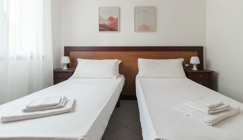Apartment, 2 Bedrooms, Partial Sea View