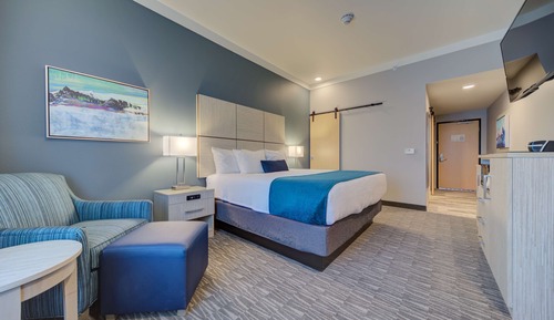 Standard Room, 1 Queen Bed, Non Smoking, Refrigerator & Microwave