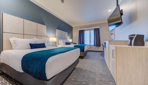 Standard Room, 2 Queen Beds, Refrigerator & Microwave, Mountain View