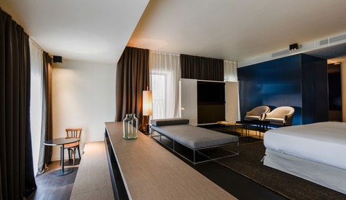 Suite, Bathtub