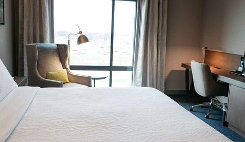 Room, 1 King Bed, Accessible (Hearing)