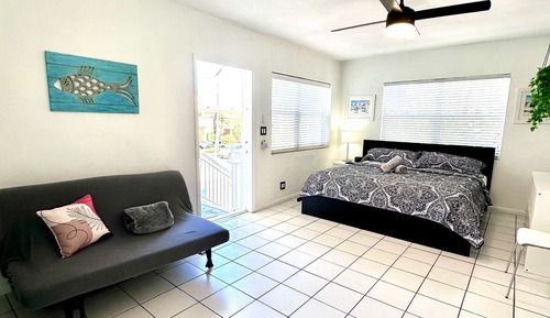Deluxe Studio, 1 King Bed with Sofa bed