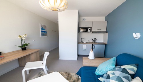 Standard Studio, Kitchenette