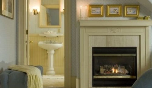 Classic Room, 1 Queen Bed, Private Bathroom (Room 8)